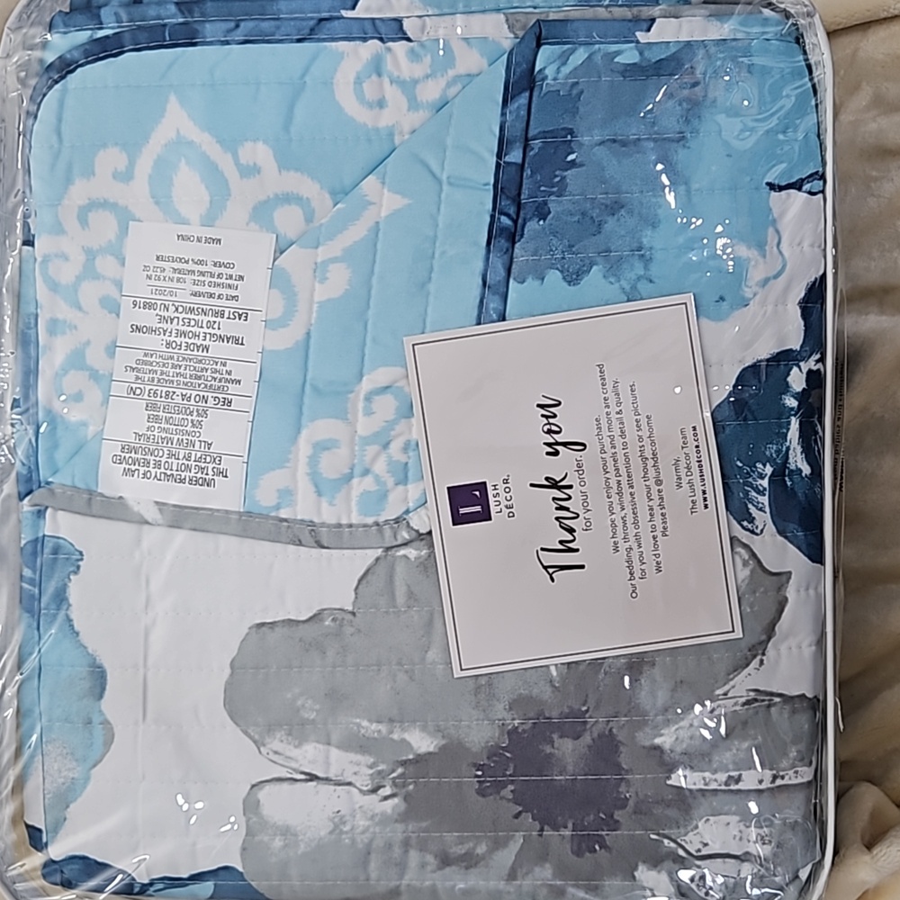 Lush Decor "LEAH" King Size Comforter set 3 piece - Picture 2 of 2